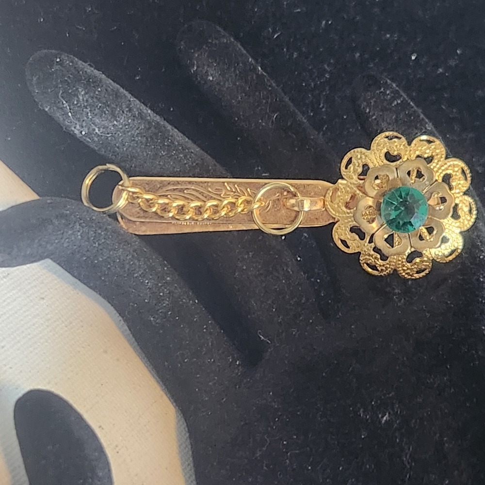 Vintage Gold Tone Filigree Flower Tie Clip Etched Green Rhinestone with Chain - Picture 2 of 10